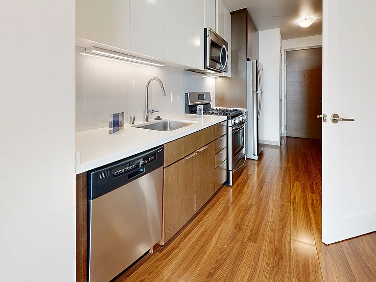 3033 Wilshire — Photo 49