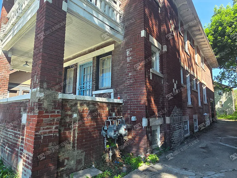 2982 Vicksburg St — Photo 2