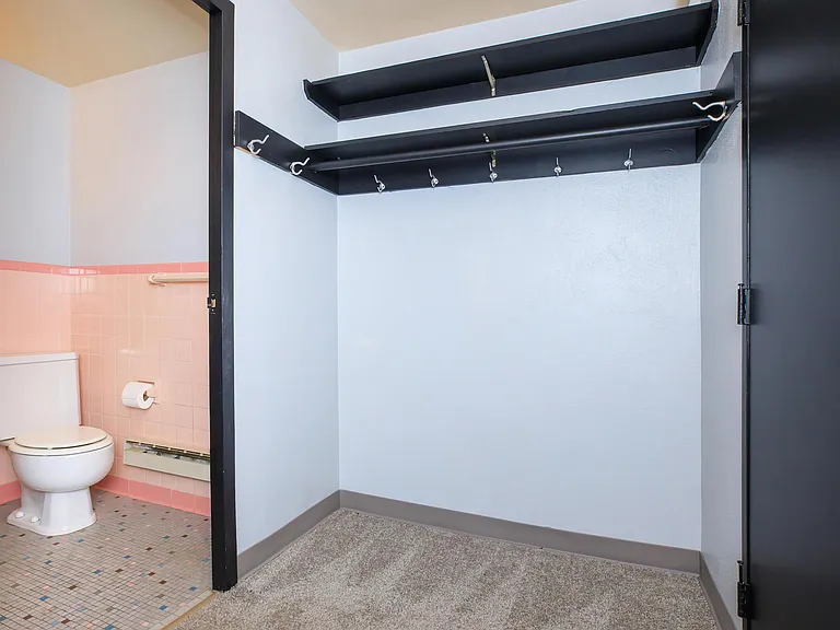 Capitol Hill Apartments — Photo 27