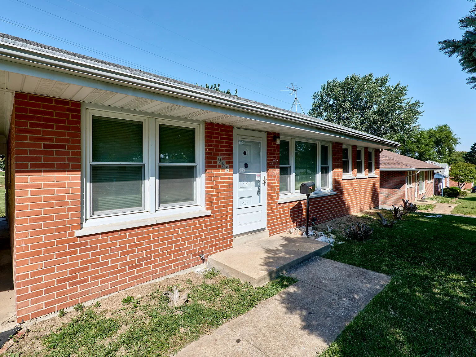 2 bed, 864 sqft, $1,300 — Photo 3