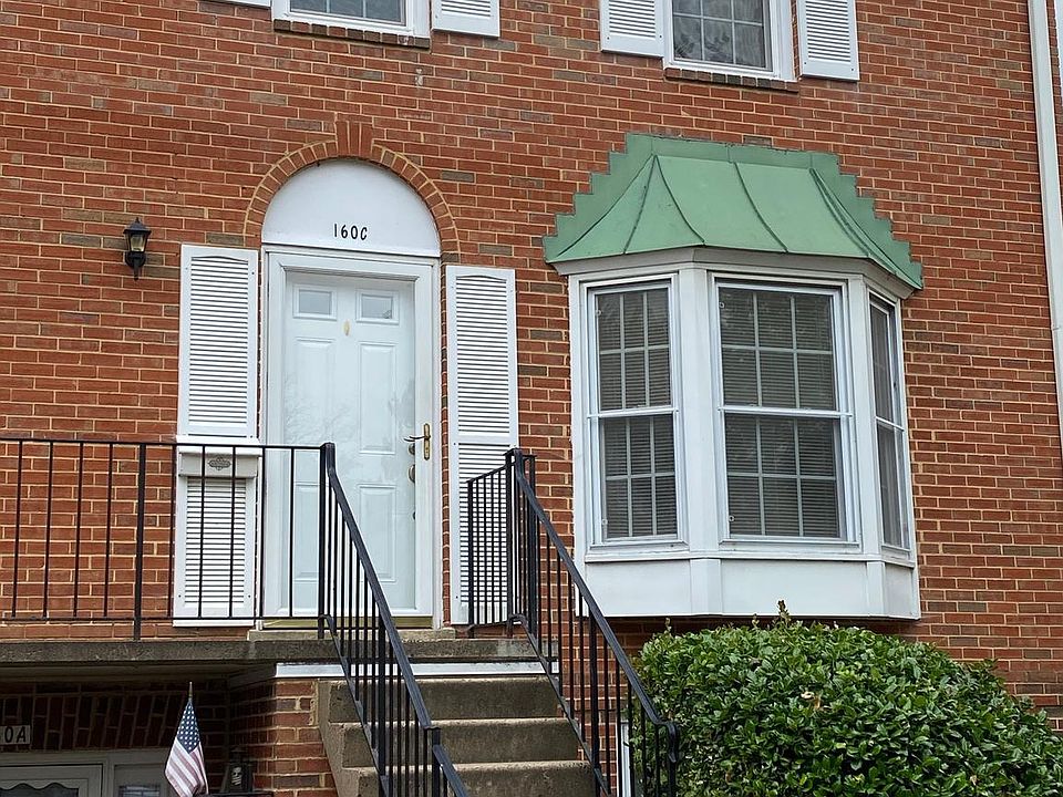 1st image of 160 Leeds Ct W