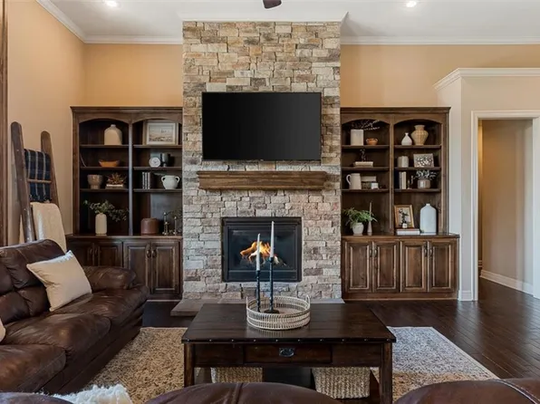 15477 W 163rd Ter, Olathe, KS 66062
