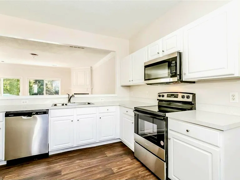 3956 Elizabeth Glen Way — Photo 4