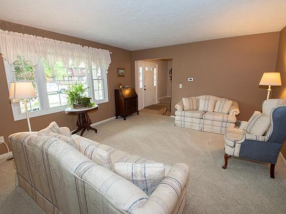 4th image of 1820 Somersworth Dr
