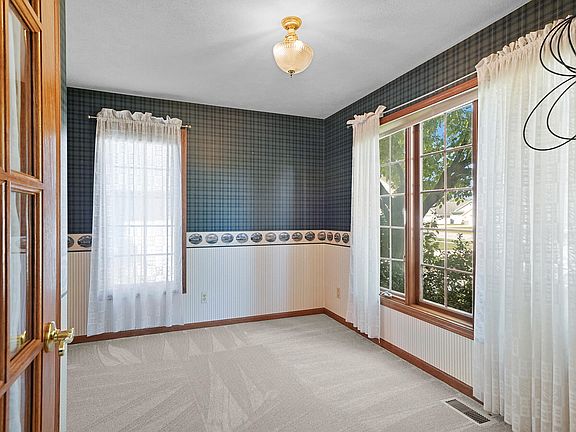 5th image of 4500 Creek View Dr