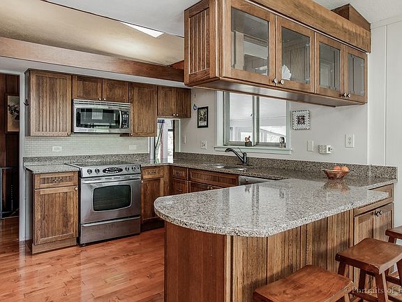 3rd image of 22W530 Birchwood Dr