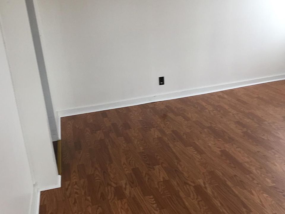 2nd image of 424 Alexander St #3