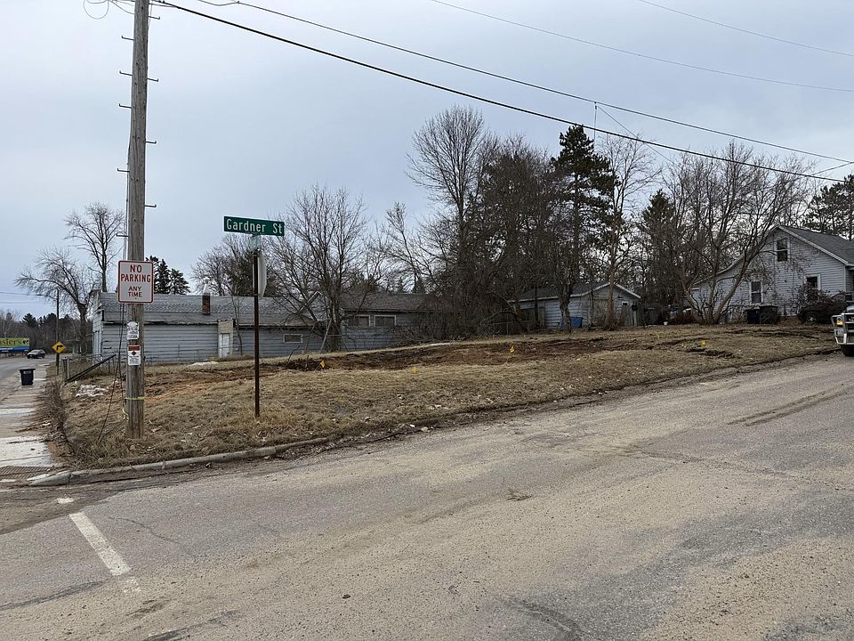 2nd image of 825 River St