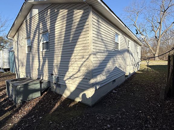 3rd image of 521 N Blair St