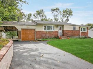 1 Bea St, Lake Grove, NY 11755