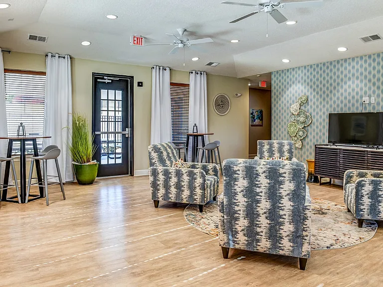 GRANITE POINTE — Photo 14