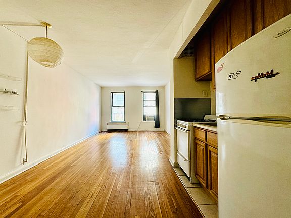 2nd image of 398 E 52nd St APT 3E
