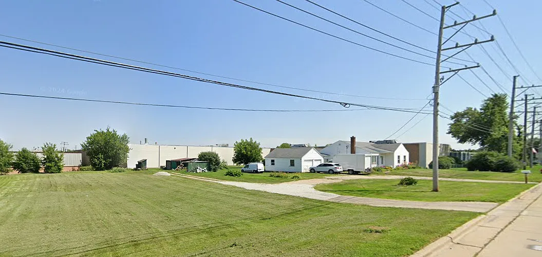 1033 Wheeling Rd photo 1