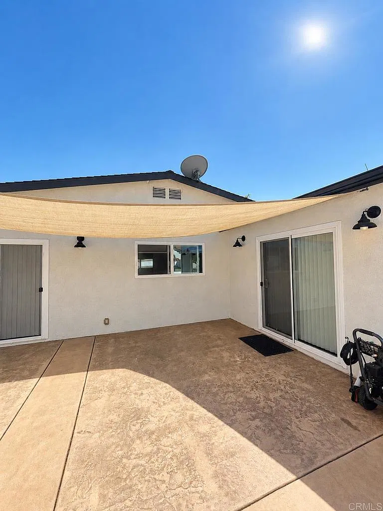3 bed, 1809 sqft, $4,200 — Photo 2