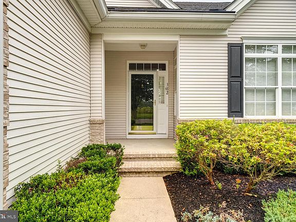 3rd image of 382 Golf View Dr