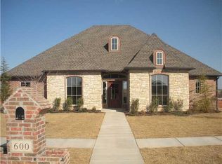 600 Lindsay, Moore, OK 73160