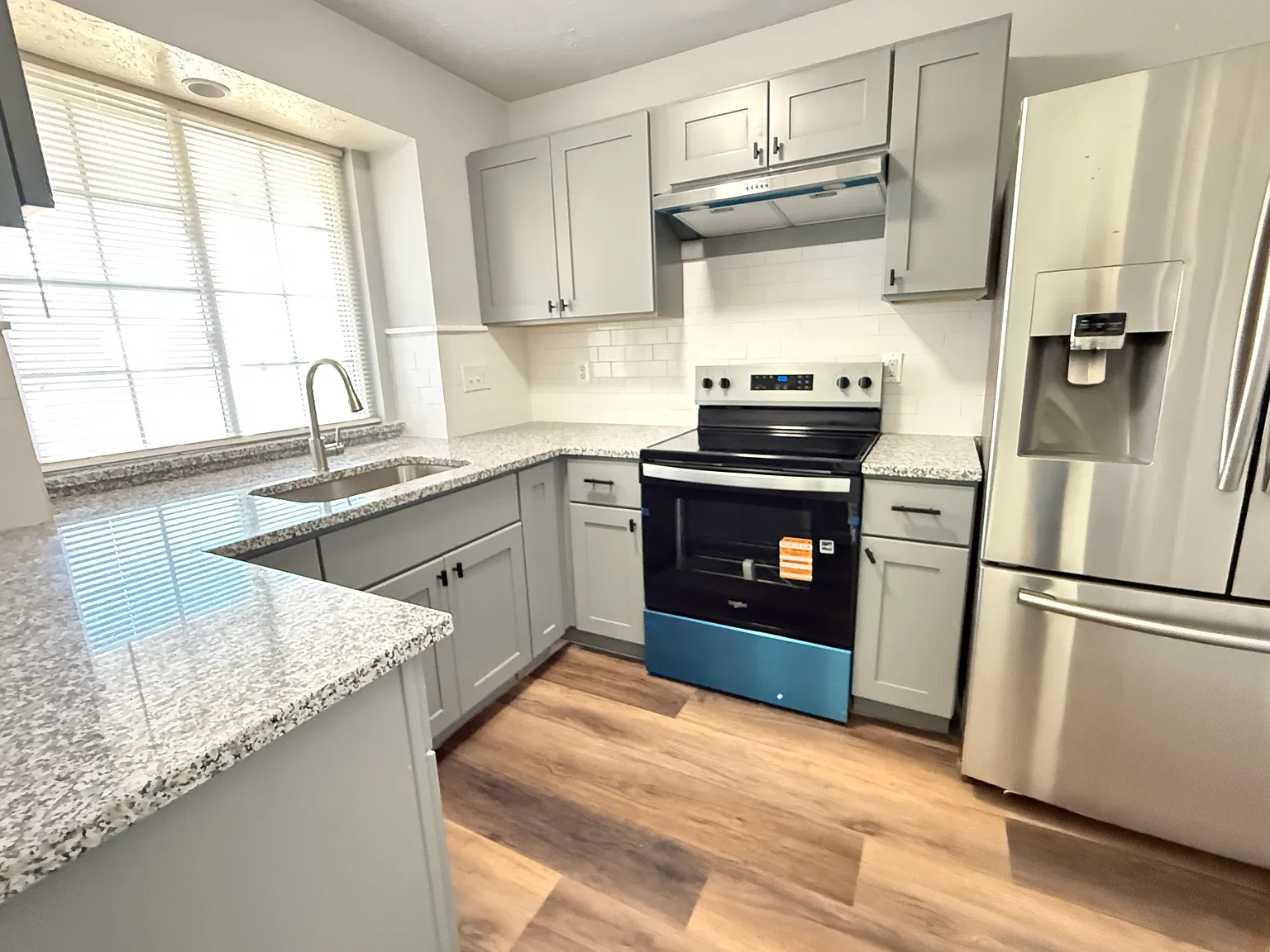 3 bed, 1100 sqft, $2,300 — Photo 3
