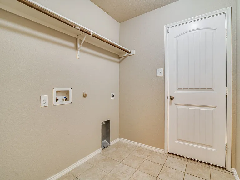 2302 Tombstone Rd — Photo 23