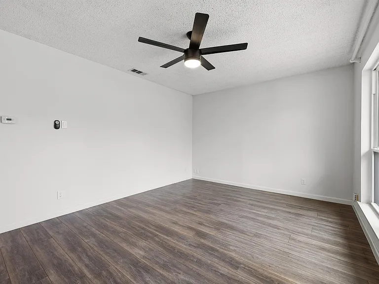 11301 Oakwood Dr #B — Photo 8