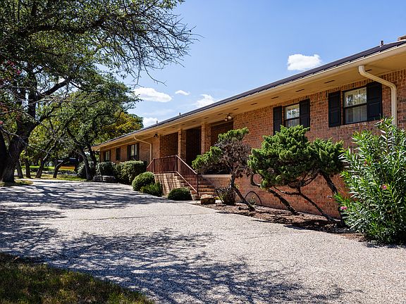 4th image of 304 Spring Mill Dr