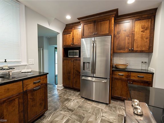 5th image of 2156 N Saint James Pkwy