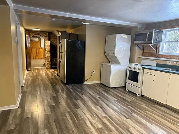 4th image of 100 Green Lake Cres #1