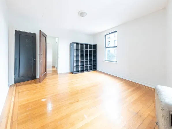 940 Street Nicholas's Avenue image 9 of 16