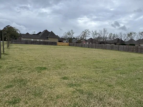 1 2nd Ct #A, Walker, LA 70785