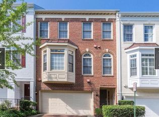 8811 Hunting Lodge Ct, Vienna, VA 22182