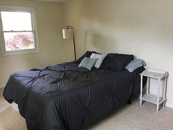 3rd image of 3920 Oakhurst Dr