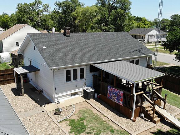 4th image of 611 Stout St