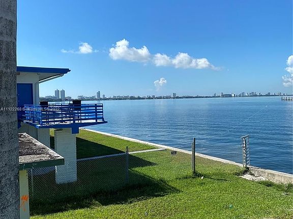 2nd image of 2050 Bay Dr #506