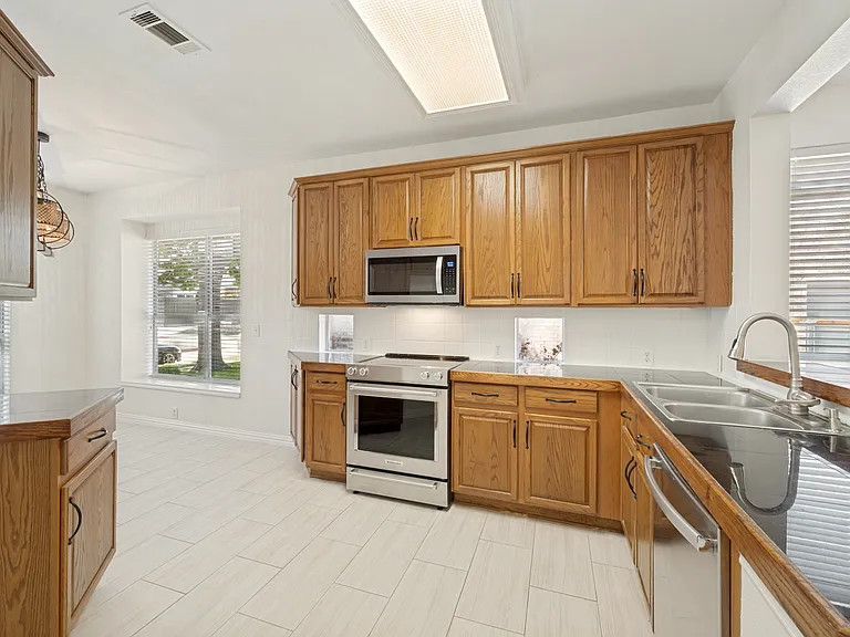 7086 Richmond Dr — Photo 14