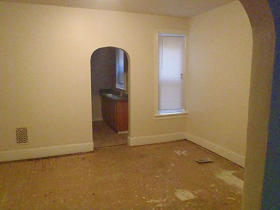 dining area (has carpet)