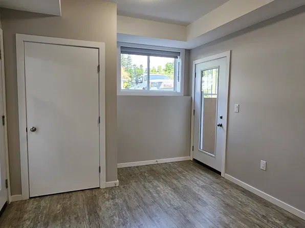 5015 54th St, Camrose, AB T4V 2A8