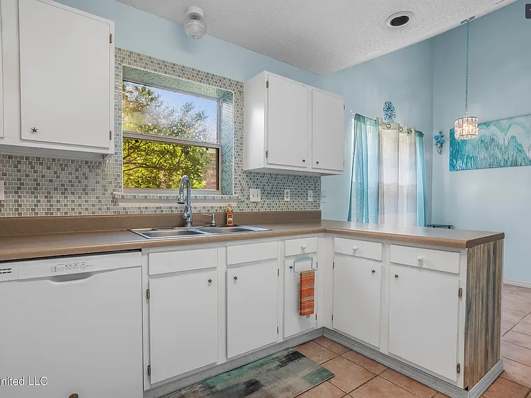 Briarfield Ave — Photo 15
