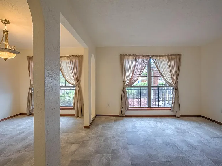 1117 Stutz Dr NE — Photo 4