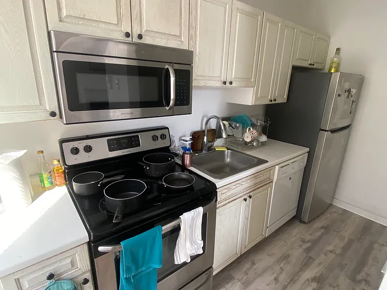 1742 Washington St #5 — Photo 4