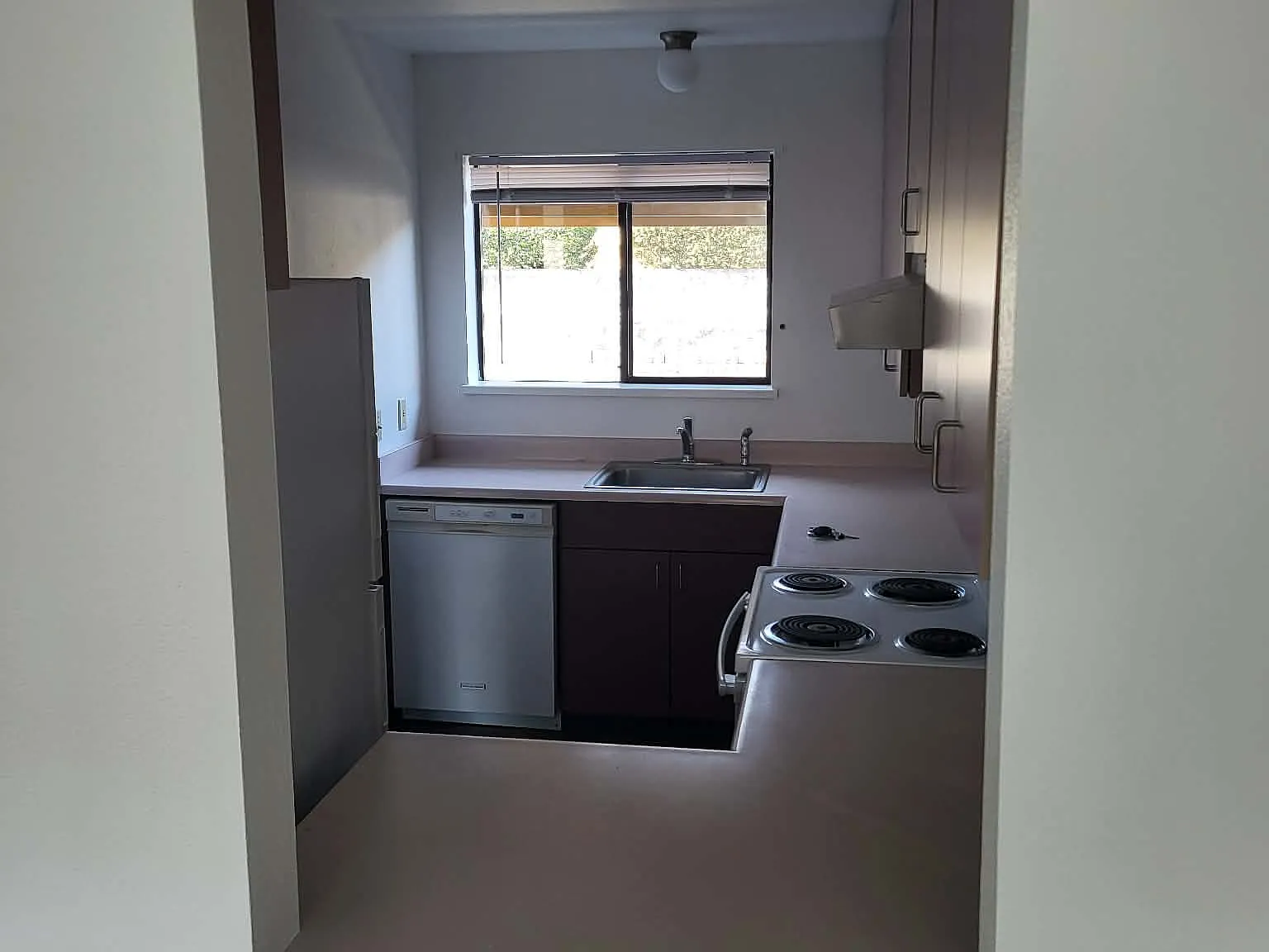 2 bed, 1.5 bath, 1100 sqft, $1,650 — Photo 4
