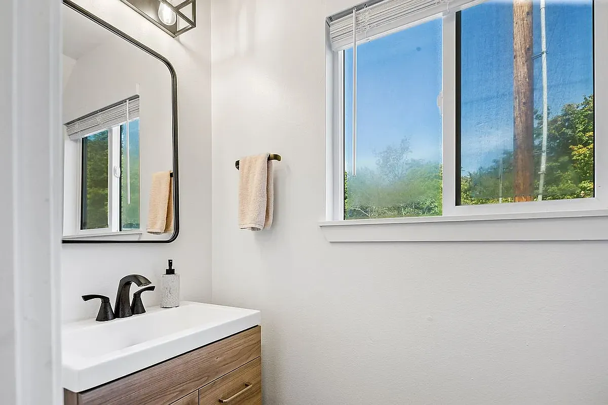 3 bed, 2.5 bath, 1252 sqft, $2,499 — Photo 4