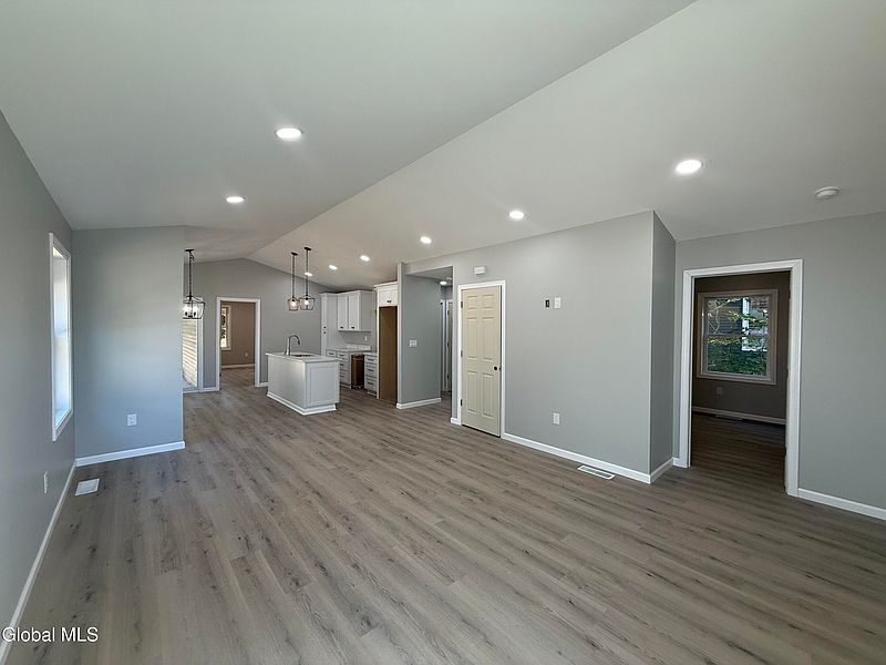 4th image of 34 Baldwin Avenue