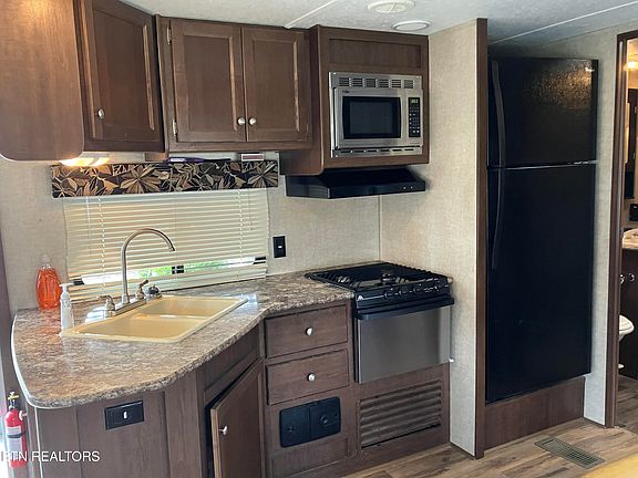 5th image of 37 Beach Rd