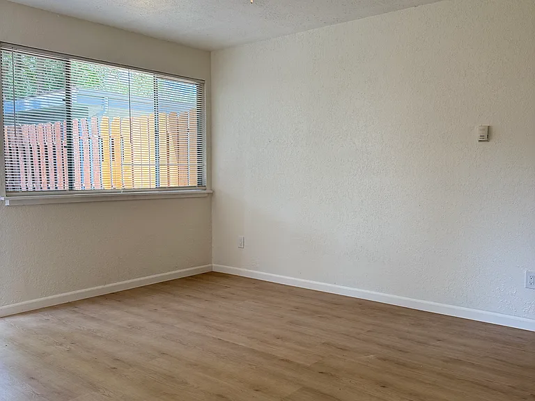 2412 E Saint Vrain St #B — Photo 7