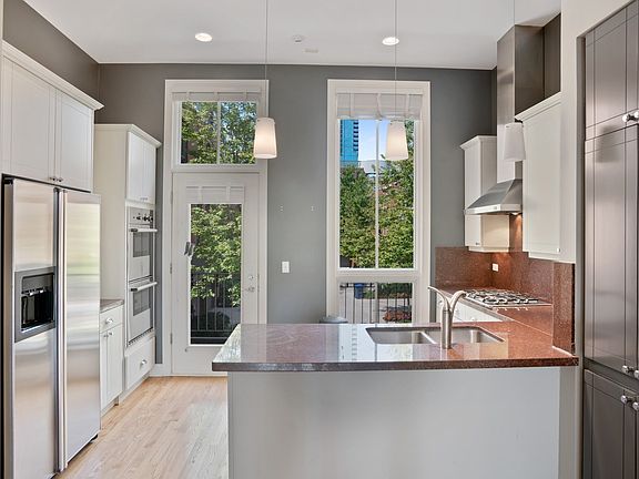 5th image of 456 E North Water St #D
