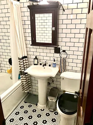 Rented by Lucky Apt Inc | media 36