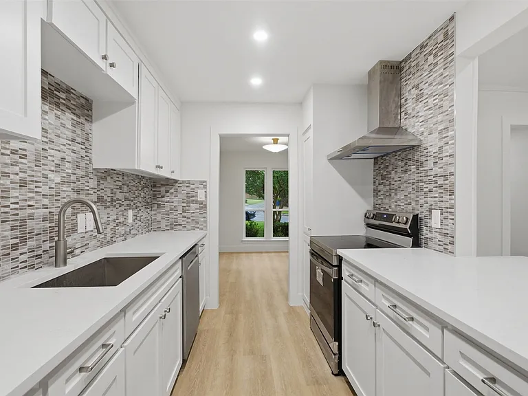 7515 Meadow Oaks Dr — Photo 5