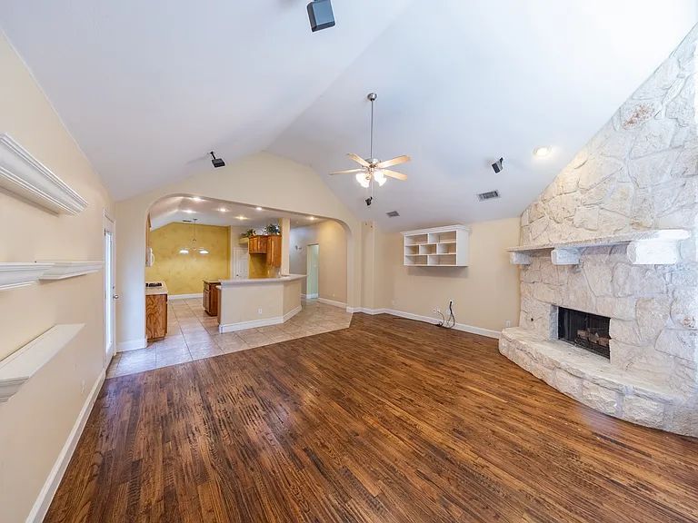 6366 Shadywood Dr — Photo 24