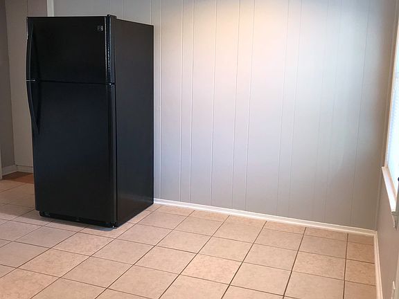 5th image of 902 N Wall St