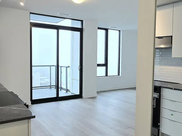 2075 Lakeshore Rd #2209 — Photo 4