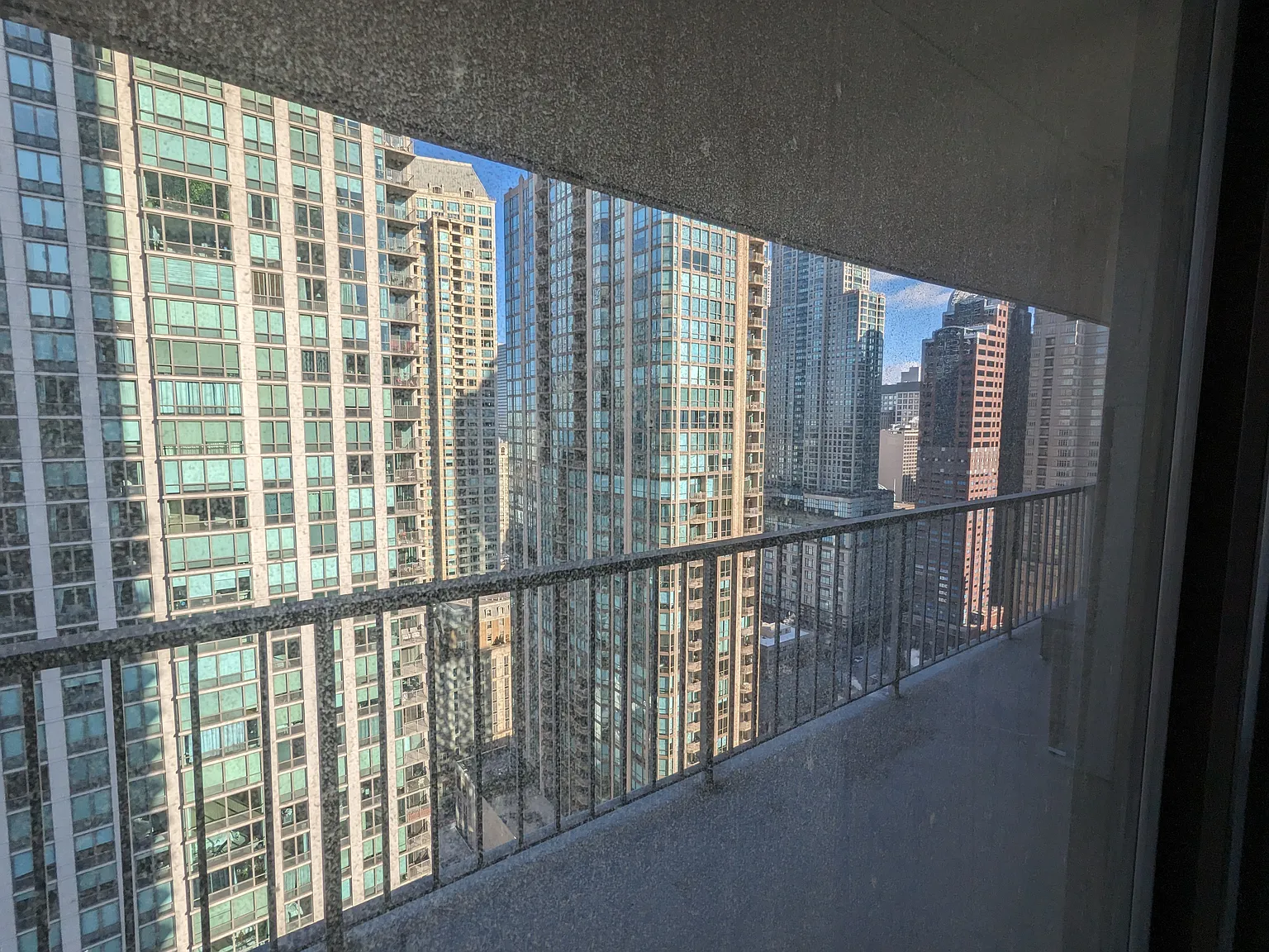 Large 1 Bd/1ba South Facing Unit In River North! — Photo 1